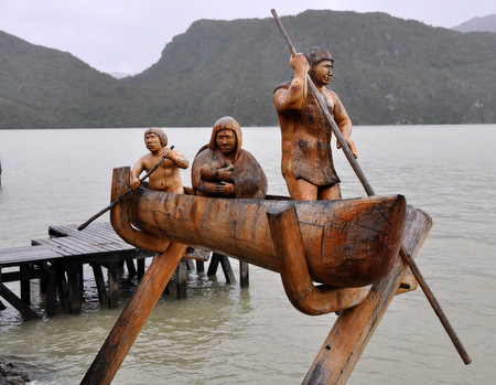 Escultura de los indios Alacalufes
