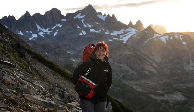 Judit with Los Dientes de Navarino on the background